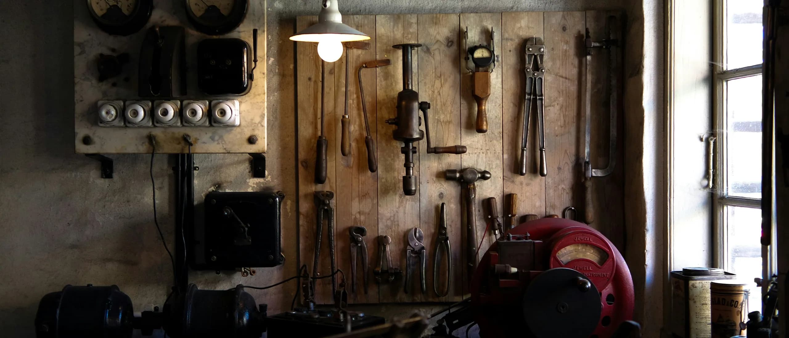 Chainsaw Shops — tree care professionals at work